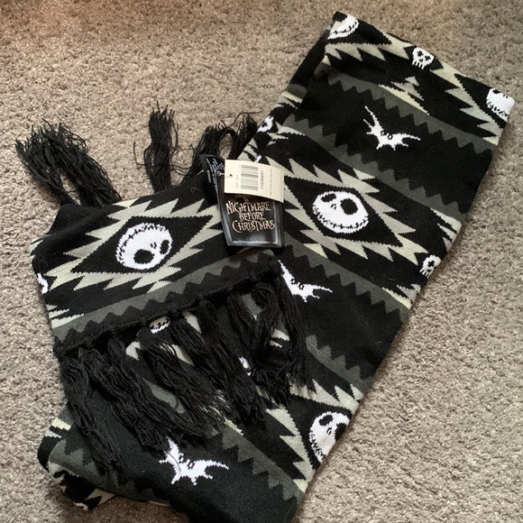 Nightmare before Christmas winter scarf - Picture 1 of 4
